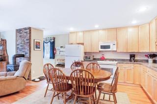 Dog-friendly home in great locale close to the ocean with yard, streaming, W/D - 4