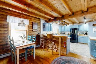 Lakefront lodge on Pemaquid Pond with dock, kayaks, canoe, SUP & firepits - 5