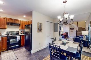 Walkable apartment with water view, washer/dryer & full kitchen - 4