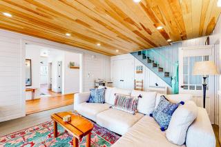 Oceanfront home on 6 acres with multi-level deck & spectacular view - 5