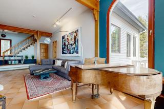 Private Oceanfront Home -- 2 Fireplaces, 4 Decks & Grill, Dog-friendly - 1