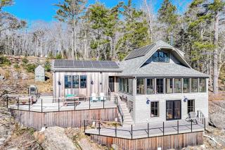 Oceanfront home on 6 acres with multi-level deck & spectacular view - 0