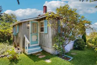 Lovely home with harbor views, gas grill, streaming, W/D, & gourmet range - 0