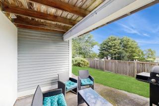 Dog-Friendly Townhouse w/Bay Views, Fast WiFi, and Partial A/C - 8