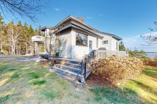 Private Oceanfront Home -- 2 Fireplaces, 4 Decks & Grill, Dog-friendly - 0