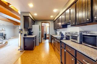 Tree-lined home with screened porch & perfect Midcoast location - 3