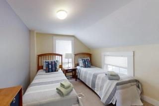 Historical New England home, outdoor shower , Dog-friendly - 5