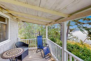 Dog-friendly oceanfront cottage with views - 8