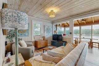 Charming Oceanfront Home with Stunning Water Views and Wifi - 6