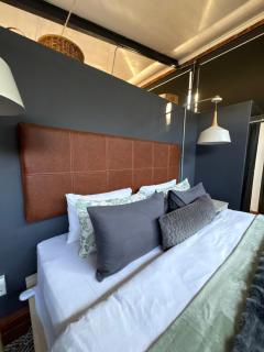 Romantic Hot Tub Retreat Hartbeespoort - 9