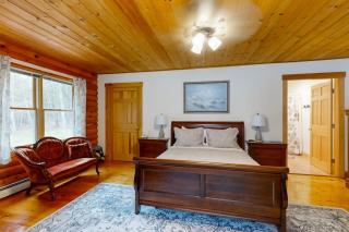 Lakefront lodge on Pemaquid Pond with dock, kayaks, canoe, SUP & firepits - 1