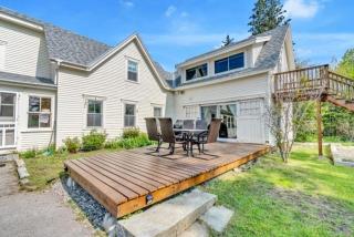 Seaside Farmhouse | Cozy Waterfront Getaway in Ten - 0