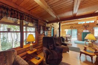 Dog-Friendly Lakefront Log Cabin with Peaceful Atmosphere, Dock & Boat Launch - 7