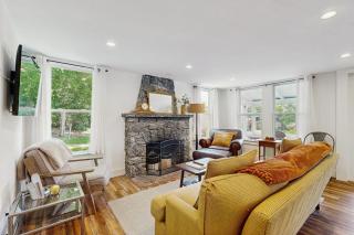 Coastal charmer with screened-in porch, grill, & AC - 8