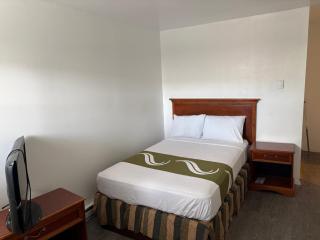 Royal Motel - 4