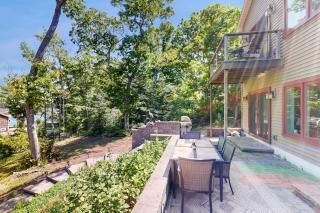 Dog-friendly home with high-speed WiFi, washer/dryer, & private dock - 3