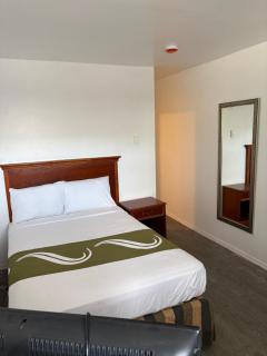 Royal Motel - 3