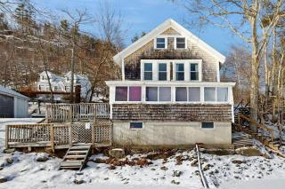 Idyllic Lakefront Retreat: pvt dock & beach for kayaking, swimming & fishing - 9