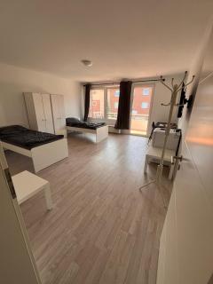 3 BR Apartment, 6 Singlebeds, Parking, Balcony, 5min to Autobahn A7 - 4