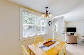Oceanfront escape with deck, views of Lobster Cove & firepit - walk to town - 4