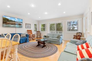 Comfortable bayfront home with beautiful views, large deck & on-site tennis - 2