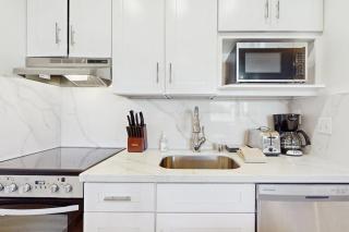 1BR with fitness center onsite laundry & pools - 2