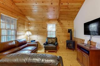 Comfortable two bedroom cabin with firepit, kitchen, hiking trail within walking - 5