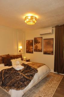 Luxury Downtown Columbus Townhouse - 6