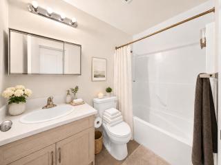 Urban 1BR Near Robson and Waterfront - 1
