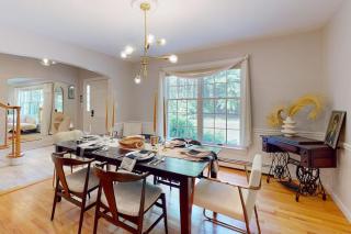 Woodland home with screened porch, 2 living rooms - near historic waterfront - 0