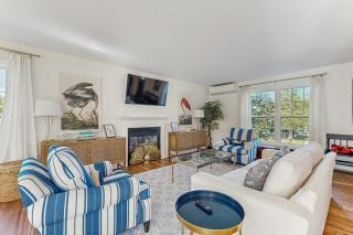 Newly Renovated Charming House with Cozy Fireplace & Outdoor Entertainment Areas - 6