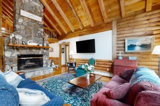 Lakefront lodge on Pemaquid Pond with dock, kayaks, canoe, SUP & firepits - 8