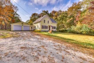 Renovated 19th-Century Farmhouse w/ 270 Feet of Waterfront & Sunset Views - 0
