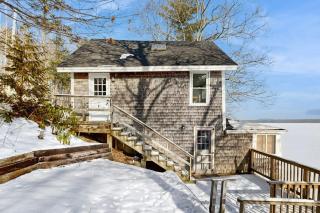 Idyllic Lakefront Retreat: pvt dock & beach for kayaking, swimming & fishing - 8