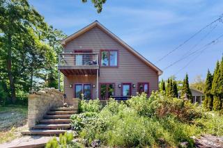 Dog-friendly home with high-speed WiFi, washer/dryer, & private dock - 1