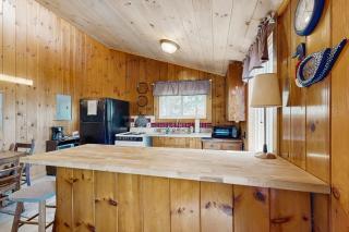 Quiet lakefront cottage with a firepit, private beach, & two kayaks - 8