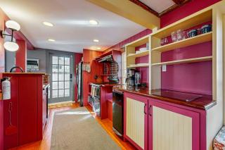 Cozy Apartment Near The River: Walk to Town & Local Attractions - 4