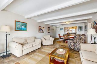 Lakefront condo on the golf course with sweeping views and beach access - 1