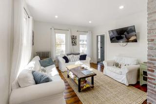 Coastal home with new, full kitchen, walkable downtown location - 8