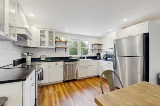 Coastal charmer with screened-in porch, grill, & AC - 3