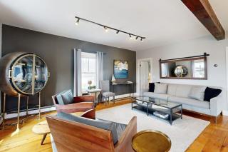 Nautical vacation rental in in walkable downtown with harbor view, grill & deck - Boothbay Harbor - 7