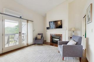 Newly-furnished condo with loft, fast WiFi, partial AC, grills & yard access - 7