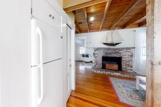 Historical New England home, outdoor shower , Dog-friendly - 1