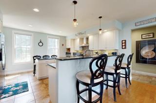 Expansive Modern Home w/ Ocean View, Gorgeous Garden & Dog-friendly - 3