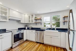 Coastal charmer with screened-in porch, grill, & AC - 1