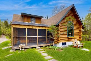 Charming log cabin on 50 acres w/ Kayaks, Row boat, Firepit, Skiing and more - 7