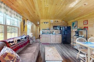 Cozy Cabin with Ocean and Mountain Views, Free Internet - 5