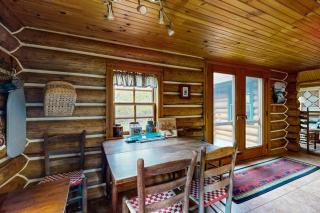 Charming log cabin on 50 acres w/ Kayaks, Row boat, Firepit, Skiing and more - 1