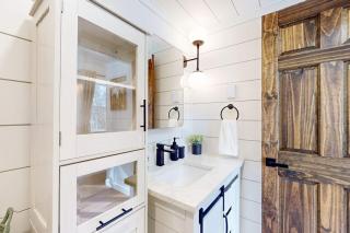 Brand-new dog-friendly home near Hancock Pond with firepit, grill, streaming, AC - 4