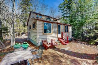 Quiet lakefront cottage with a firepit, private beach, & two kayaks - 3